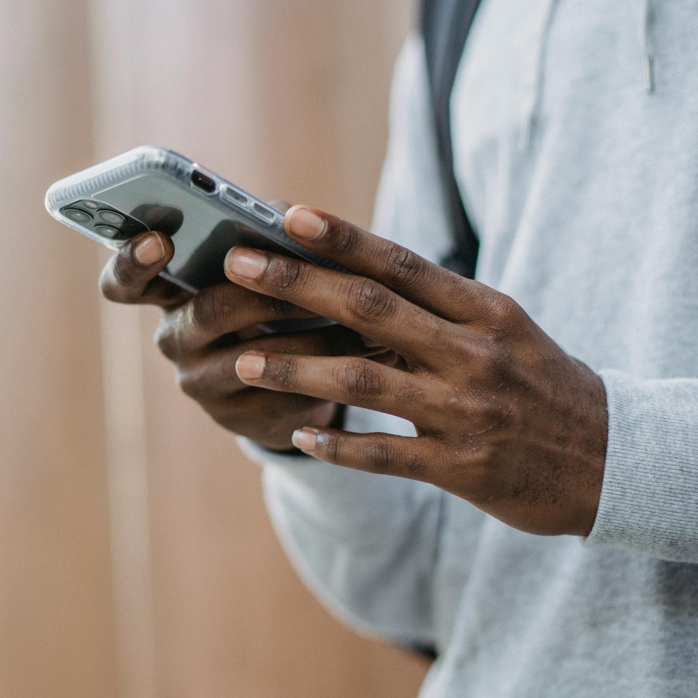 Lost a Loved One? Here’s How to Share the News of a Death